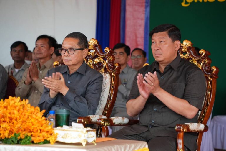 សម្ដេចមហាមន្រ្តី គុយ សុផល ឧបនាយករដ្ឋមន្ត្រី និងជារដ្ឋមន្ត្រីក្រសួងព្រះបរមរាជវាំង បានអញ្ជើញចែកបណ្ណកម្មសិទ្ធិដីធ្លីចំនួន ៣ ៦៦៦បណ្ណ ជូនបងប្អូនប្រជាពលរដ្ឋ ក្នុងក្រុងកំពង់ឆ្នាំង ស្រុកបរិបូណ៍ ស្រុកជលគិរី និងស្រុកទឹកផុស ខេត្តកំពង់ឆ្នាំង