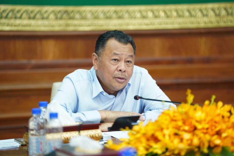 ឯកឧត្តមរដ្ឋលេខាធិការប្រចាំការ តឹករ៉េត សំរេច អញ្ជើញដឹកនាំកិច្ចប្រជុំក្រុមការងារពិនិត្យ ផ្ទៀងផ្ទាត់ ធ្វើបច្ចុប្បន្នភាព និងចងក្រងទិន្នន័យដីធ្លីនៃបឹងទន្លេសាប ដើម្បីពិនិត្យវឌ្ឍនភាពការងាររបស់ក្រុមការងារទទួលបន្ទុកខេត្តទាំង៦ជុំវិញបឹងទន្លេសាប និងតម្រង់ទិសទៅរកការបង្កើតរបៀងសេដ្ឋកិច្ចចម្រុះបឹងទន្លេសាប ដើម្បីសន្តិសុខស្បៀង និងសុវត្ថិភាពម្ហូបអាហារ