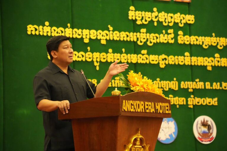 នេះជាជំហានថ្មីមួយទៀត របស់ក្រសួងរៀបចំដែនដី នគរូបនីយកម្ម និងសំណង់ ក្រសួងវប្បធម៌ និងវិចិត្រសិល្បៈ ក្រុមការងាររាជរដ្ឋាភិបាលចុះមូលដ្ឋានខេត្តសៀមរាប អាជ្ញាធរជាតិអប្សរា និងរដ្ឋបាលខេត្តសៀមរាប ក្នុងការស្វែងរកការឯកភាពគ្នា ទាំងស្មារតី និងគោលការណ៍រួម លើការកំណត់លក្ខខណ្ឌនៃការប្រើប្រាស់ដី និងការគ្រប់គ្រងនគរូបនីយកម្ម និងសំណង់ ក្នុងតំបន់រមណីយដ្ឋានបេតិកភណ្ឌពិភពលោកអង្គរ ដោយធ្វើការពិនិត្យឡើងវិញនូវរបៀបរបបការងារ លិខិតបទដ្ឋានគតិយុត្តិ របៀបរបបរស់នៅរបស់ពលរដ្ឋក្នុងតំបន់ការពារបេតិកភណ្ឌ ឱ្យមានការយល់គ្នាកាន់តែច្រើនជាងមុនរវាងប្រជាពលរដ្ឋ និងអាជ្ញាធរពាក់ព័ន្ធ ស្របទៅតាមកិច្ចការបេតិកភណ្ឌ និងជាមួយអន្តរជាតិ ក្នុងស្មារតីការពារនិងអភិរក្សមរតកដូនតា និងលើកស្ទួយជីវភាពអ្នកស្រុកអង្គរ ឱ្យស្របទៅតាមប្រសាសន៍សម្តេចធិបតីលើការរៀបចំផ្ទះសំបែងឱ្យរៀបរយ និងពង្រឹងខឿនសេដ្ឋកិច្ចជាតិ