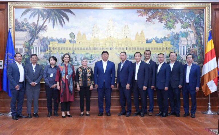 ក្រសួងរៀបចំដែនដី នគរូបនីយកម្ម និងសំណង់ និងធនាគារអភិវឌ្ឍន៍អាស៊ី(ADB) ក្នុងស្មារតីសហប្រតិបត្តិការល្អ បានជួបពិភាក្សាការងារ និងរៀបចំគម្រោងដែលឆ្លើយតបទៅនឹងតម្រូវការជាក់ស្តែង និងការចង់បានរបស់កម្ពុជា ក្នុងការកសាងខឿនសេដ្ឋកិច្ច សម្រាប់និរន្តភាព កំណើនសេដ្ឋកិច្ច និងភាពសម្បូរសប្បាយរបស់ប្រជាជន កម្ពុជាតជំនាន់