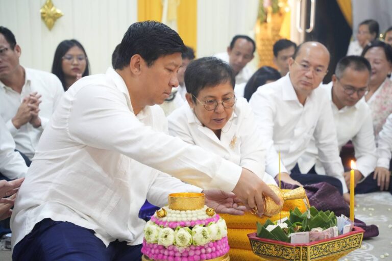 រាជរដ្ឋាភិបាលកម្ពុជា ប្រារព្ធពិធីរាប់បាត្រ បង្សុកូល ឧទ្ទិសកុសលដល់ដួងវិញ្ញាណក្ខន្ធអ្នកស្លាប់នៅសារមន្ទីរឧក្រិដ្ឋកម្មប្រល័យពូជសាសន៍ទួលស្លែង ក្នុងឱកាសបុណ្យកាន់បិណ្ឌ និងភ្ជុំបិណ្ឌ