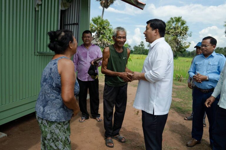ផ្ទះមួយខ្នងជាទ្រនំសុភមង្គល បានផ្តល់ជូនគ្រួសារអតីតយុទ្ធជននៅស្រុកដងទង់ ខេត្តកំពត ដែលបានផ្តល់ក្តីសង្ឃឹមថ្មីសម្រាប់គ្រួសាររស់នៅជួបជុំគ្នា មានលំនឹងក្នុងជីវិត និងបានរួមរស់ជាមួយសហគមន៍មូលដ្ឋានក្នុងការកសាងជីវភាពឱ្យបានសមរម្យ និងសេចក្តីថ្លៃថ្នូរ