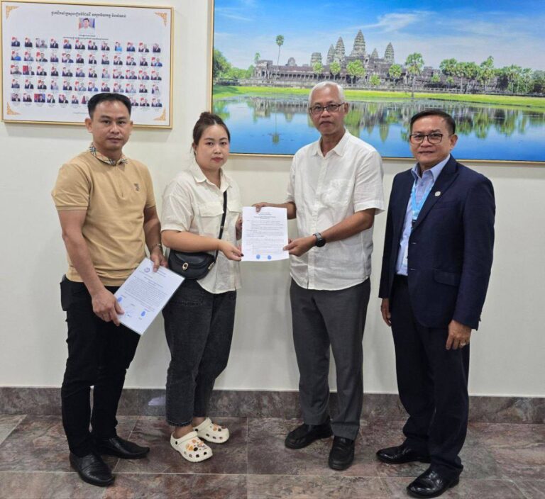 ក្រសួងរៀបចំដែនដី នគរូបនីយកម្ម និងសំណង់ ការសម្រេចរំលំអគារអង្គរមានជ័យ ស្ថិតនៅក្នុងខណ្ឌ៧មករា គឺដើម្បីជួយសង្គ្រោះជីវិតមនុស្ស ដោយសារអគារនេះមានសភាពចាស់ទ្រុធទ្រោមខ្លាំង ខណៈការដោះស្រាយសំណងវិញ គឺធ្វើតាមតម្លៃទីផ្សារ។ អគារអង្គរមានជ័យ ជាអគារសហកម្មសិទ្ធ ដែលរដ្ឋផ្តល់សិទ្ធិឱ្យប្រជាពលរដ្ឋរស់នៅតែមិនផ្តល់កម្មសិទ្ធិលើដីនោះទេ។