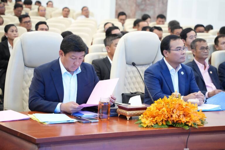 ក្រសួងរៀបចំដែនដី នគរូបនីយកម្មនិងសំណង់, ក្រសួងធនធានទឹកនិងឧតុនិយម និងអាជ្ញាធរទន្លេសាប ព្រមទាំងក្រសួងពាក់ព័ន្ធ, ប្រជុំពិភាក្សាស្វែងរកការឯកភាពរួមគ្នាលើការរៀបចំប្លង់គោលប្រើប្រាស់ដីក្នុងតំបន់បឹងទន្លេសាប និងបង្កើតខឿនសេដ្ឋកិច្ចក្នុងតំបន់នេះ។