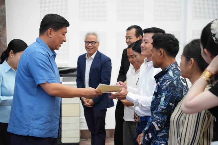 ក្រសួងរៀបចំដែនដី នគរូបនីយកម្ម និងសំណង់ បាននឹងកំពុងខិតខំប្រឹងប្រែងពន្លឿនដំណើរការចេញបណ្ណកម្មសិទ្ធិជូនដល់អតិថិជនបុរី ខេភី ម៉ន ដានី, បុរី ភីអ វីឡា និងបុរី វី អាយ ភី ដែលនៅសេសសល់ ឱ្យទទួលបានប័ណ្ណកម្មសិទ្ធិនាពេលឆាប់ៗខាងមុខនេះ