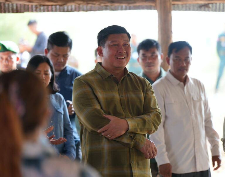 ក្រុមការងាររាជរដ្ឋាភិបាលចុះមូលដ្ឋានខេត្តកំពត​ បានចុះជួបសាកសួរសុខទុក្ខបងប្អូនប្រជាជន និងពិនិត្យទីតាំងអភិវឌ្ឍ និងអភិរក្សសត្វប្រជៀវ ផ្ទះសំណាញ់ បឹងព្រៃក្រឡា អូរព្រែកអន្សារ និងបានចែកជូននូវពូជដូងក្រអូបខ្មែរជូនប្រជាកសិករដែលស្ថិតនៅស្រុកបន្ទាយមាស ខេត្តកំពត។