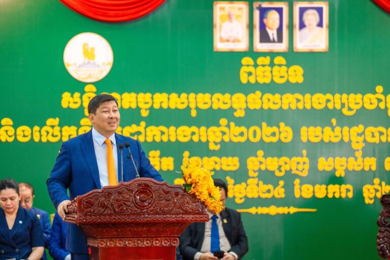 សូមធ្វើការវាយតម្លៃខ្ពស់និងថ្លែងអំណរគុណដល់រដ្ឋបាលខេត្តព្រះសីហនុ ក្រុមការងារចុះមូលដ្ឋាន មន្ត្រីរាជការ និងកងកម្លាំងមានសមត្ថកិច្ចគ្រប់លំដាប់ថ្នាក់ និងប្រជាជនទាំងអស់ ដែលបានបន្តចូលរួមយ៉ាងសកម្មក្នុងការជ្រោងទង់សាមគ្គី ឯកភាពផ្ទៃក្នុងរឹងមាំ ដើម្បីអភិវឌ្ឍន៍ខេត្តព្រះសីហនុប្រកបដោយគំនិតច្នៃប្រឌិតស្របតាមស្ថានភាពជាក់ស្ដែង និងឆ្លើយតបនឹងយុទ្ធសាស្ត្របញ្ចកោណ ដំណាក់កាលទី១ “មនុស្ស ផ្លូវ ទឹក ភ្លើង និងបច្ចេកវិទ្យា” ទោះបីសង្គមជាតិទាំងមូលបាននិងកំពុងប្រឈមនឹងសត្រូវឈ្លានពាន និងបញ្ហាវិបត្តិសកលក៏ដោយ។