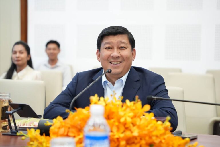 ក្រសួងស្ថាប័នពាក់ព័ន្ធ និងប្រជាពលរដ្ឋ រួមដៃគ្នាផ្លាស់ប្ដូរផ្នត់គំនិត ដើម្បីកសាងទីក្រុងកម្ពុជាឱ្យកាន់តែស៊ីវីល័យ ដោយផ្ដើមចេញពីការគិតគូររៀបចំទីក្រុង ដែលជាកិច្ចការធំនិងជាអាទិភាពមួយរបស់ប្រមុខរាជរដ្ឋាភិបាល