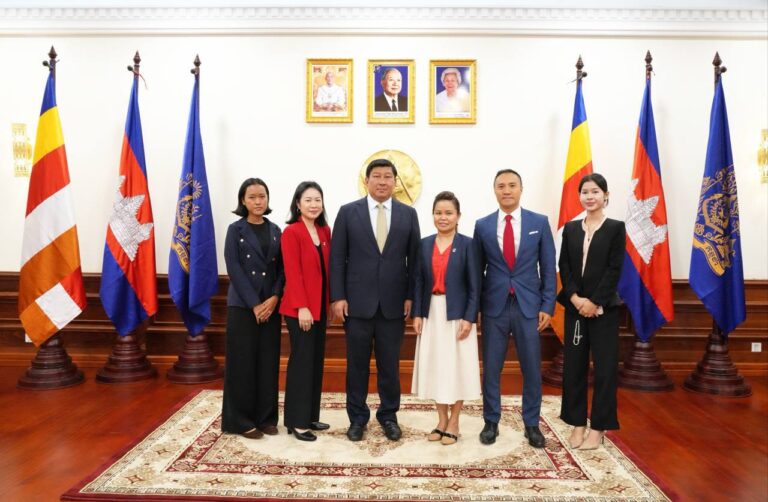ជំនួបសម្តែងការគួរសមជាមួយប្រធានសមាគមសភាពាណិជ្ជកម្មកម្ពុជានៅកាណាដា