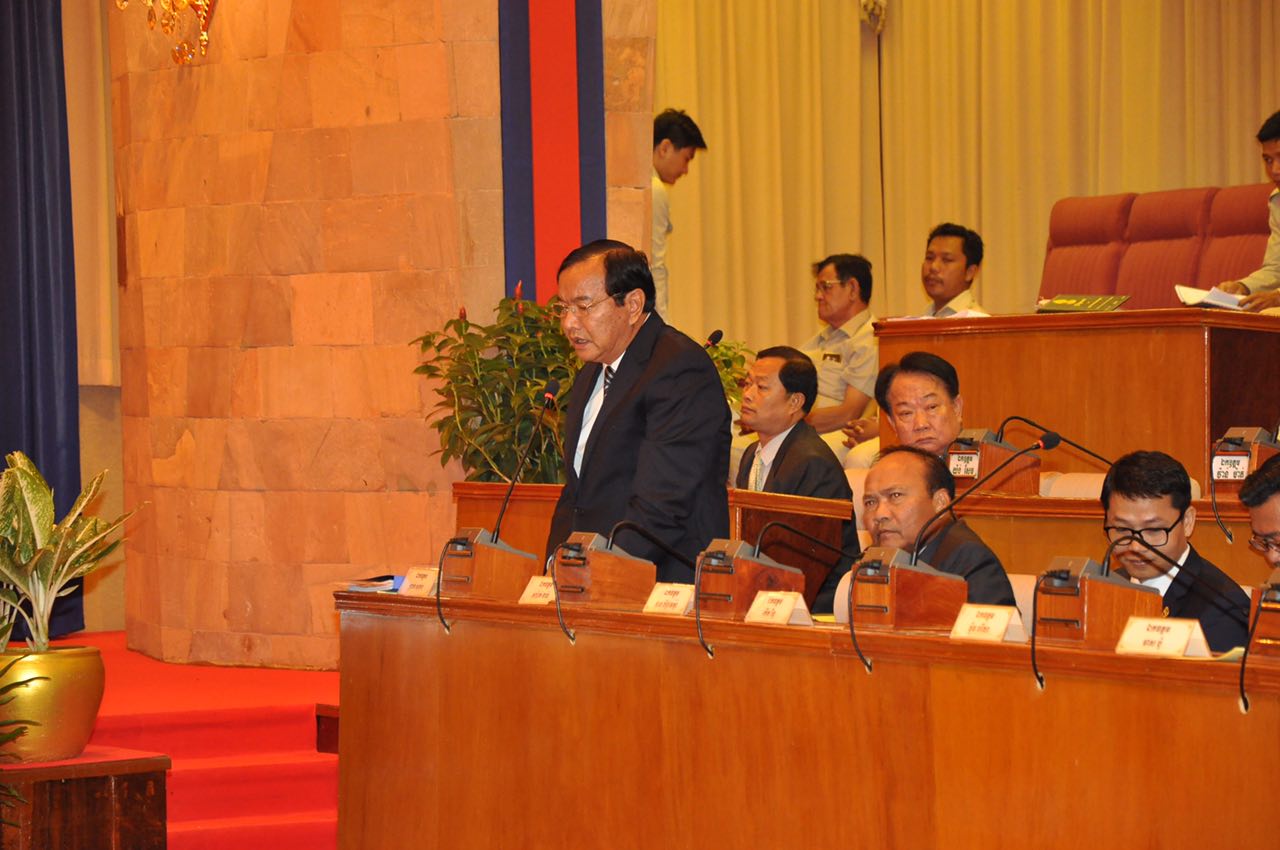 H.E. Minister Prak Sokhonn led Delegates and Experts to Have Meeting with Senate’s Members to defend the Draft of Telecommunication Law at Senate Building on December 07, 2015.