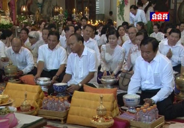 H.E Minister Prak Sokhonn held with the 5th day of Khmer Phchum Ben Festival at Prachum Nak Ti ( Krapoeu Ha) Pagoda, Prek Russey Sangkat, Ta Khmao City, Kandal Province, October 2, 2015