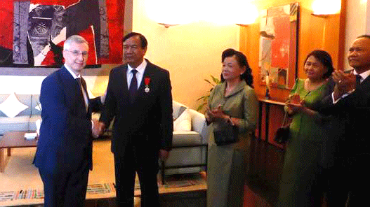 H.E Prak Sokhonn has been awarded by French Embassy