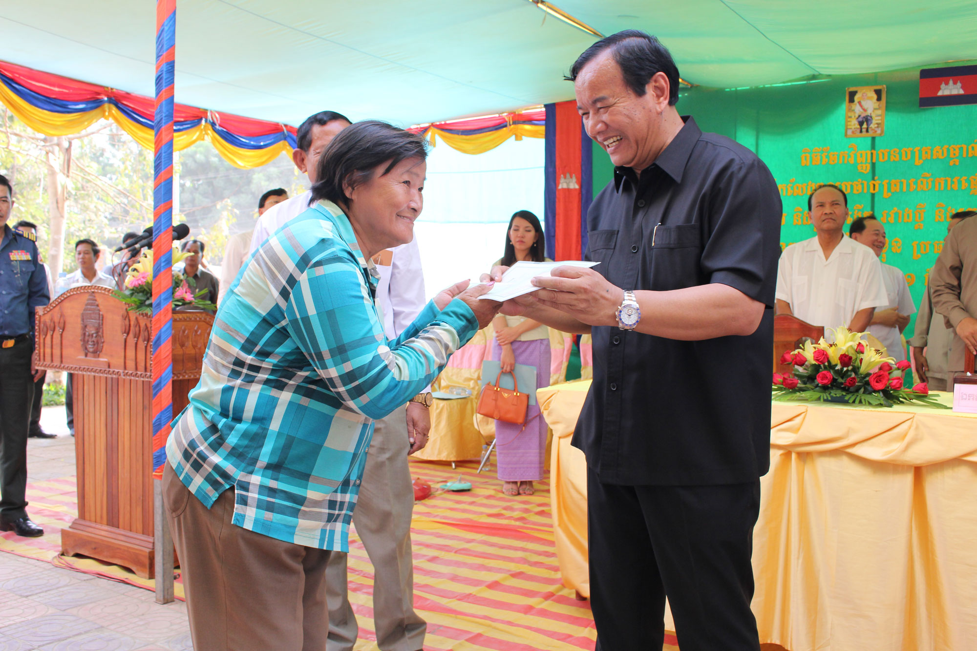 H.E. Minister Prak Sokhonn Presided Over the Handing Over Ceremony of Real Estate Ownership Certificates to Citizen of Saang District. ​
