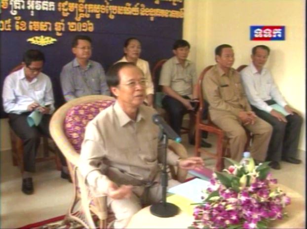 H.E. Minister Tram Iv Tek presided over the meeting with government officials and employees of Cambodia Posts.