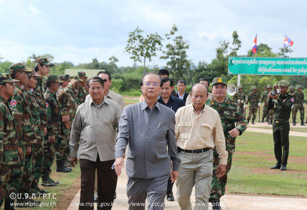 ឯកឧត្ដម ត្រាំ អុីវតឹក ​អញ្ចើញ​ជួប​សំណេះ​សំណាល​ សួរ​សុខទុក្ខ​ នាយ​ទាហាន​ នាយ​ទាហាន​រង​ និង​ពល​ទាហាន​ កង​ពល​តូច​ថ្មើរ​ជើង​លេខ​៤១​ នៅស្រុក​អន្លង់​វែង​ ខេត្ត​ឧត្ដម​មាន​ជ័យ​