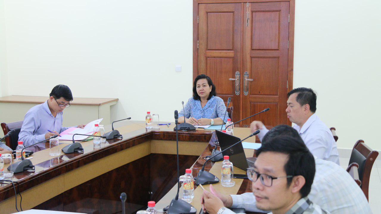 Lok. Chumteav Ros Sorakha chaired a Monitoring Meeting of the Prakas on the Connectivity and Providing Information and Communication Data