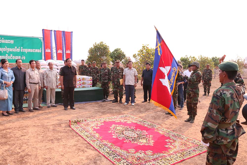 Oddor Meanchey, February 14, 2016: H.E. Prak Sokhonn, Minister of Posts and Telecommunications and the First Deputy Chairman of Cambodian Mine Action and Victim Assistance Authority (CMAA) paid a visit to Battalion 413 and presided over Inauguration Ceremony of Meeting Building and Kitchens.