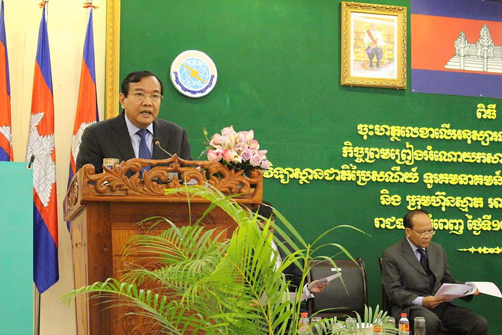 Phnom Penh, Ministry of Posts and Telecommunications (MPTC) Head Office, February 18, 2016 : H.E Minister Prak Sokhonn Presided over the Signing Ceremony of Memorandum of Understanding and Agreement on Dormitory Donation between the National Institute of Posts, Telecommunication Information Communication Technology and Smart Axiata Co.,Ltd,​