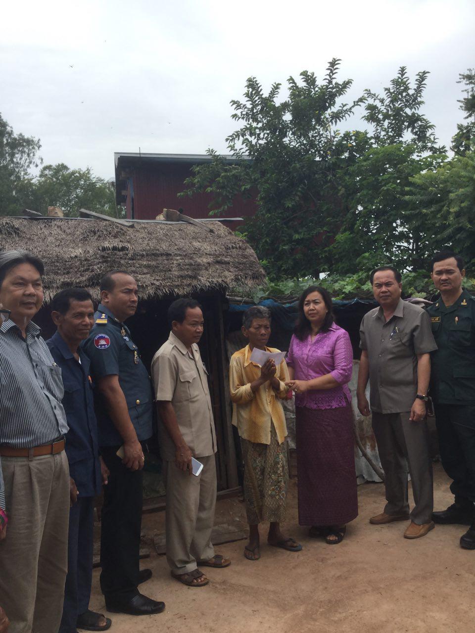 H.E. Ros Sororkha, Secretary of State of the Ministry of Posts and Telecommunications and Leader of the National Working Group for Assisting Preah Net Preah District, Banteay Meanchey Province, has led the Working Group Members to Assist People in all Nine  Communes of  Preah Net Preah District.