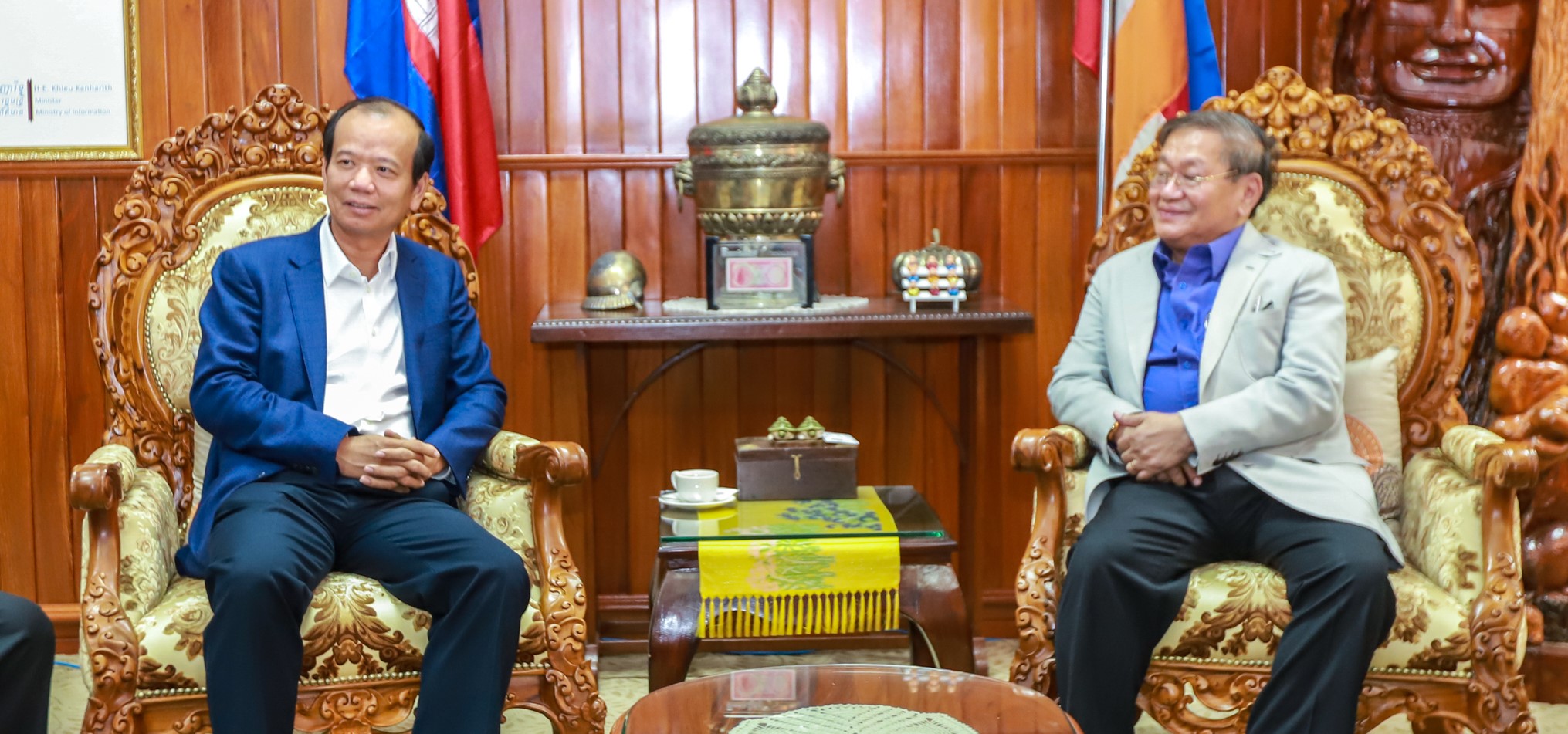Minister Vandeth Chea Met with Minister of Information Khiev Kanharith