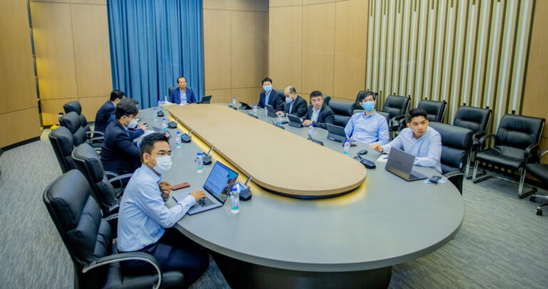 Minister Vandeth Chea Engages with Facebook Representatives on Digital Tax