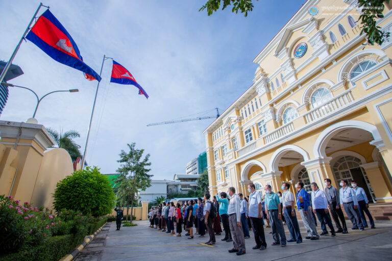 ការចូលរួមគោរពទង់ជាតិ របស់ថ្នាក់ដឹកនាំ និងមន្ត្រីរាជការនៃក្រសួងប្រៃសណីយ៍និងទូរគមនាគមន៍ សប្ដាហ៍ទី៤ ខែតុលា ឆ្នាំ២០២២