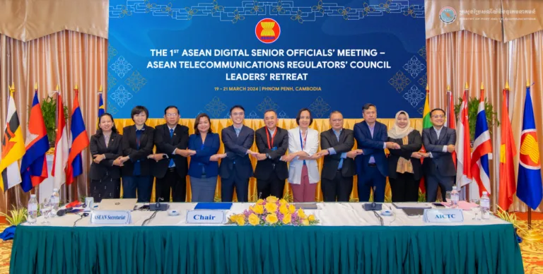 ឯកឧត្តម តុល ញ៉ក់ អគ្គនាយកនៃអគ្គនាយកដ្ឋានទូរគមនាគមន៍និងជាប្រធានឧត្តមមន្ត្រីឌីជីថលអាស៊ាន​ (ASEAN Digital Senior Officials Meeting-ADGSOM)