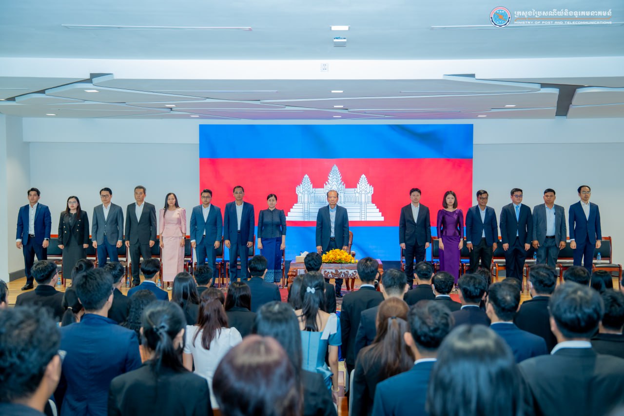 Juda tukli mushuk bilan xolani sikish Skepta porno uslubda rep aytadi