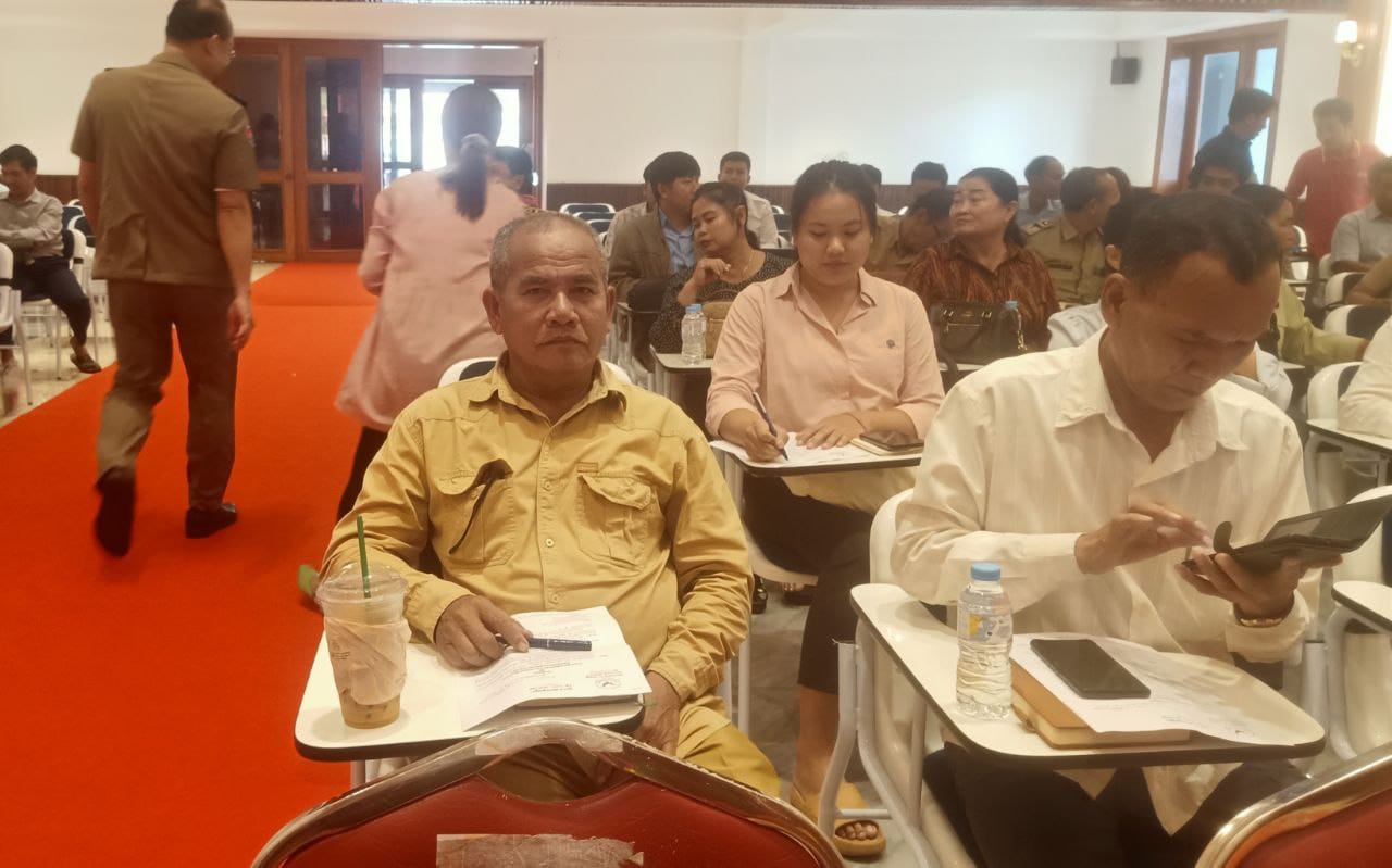 លោក សយ សុផល នាយករងរដ្ឋបាលស្រុក និងលោក អាន ចាន់គង្គារ ប្រធានការិយាល័យផែនការ និងគាំទ្រឃុំសង្កាត់ បានចូលរួមវគ្គបណ្ដុះបណ្ដាលស្ដីពីការកំណត់មាតិកាថវិកា និងលិខិតយុត្តិការចំណាយសម្រាប់ទូទាត់គម្រោងសេវាសង្គមនៅរដ្ឋបាលឃុំសង្កាត់ ក្រោមអធិបតីភាព លោកស្រី ឈី វ៉ា អភិបាលរង នៃគណ:អភិបាលខេត្តកោះកុង