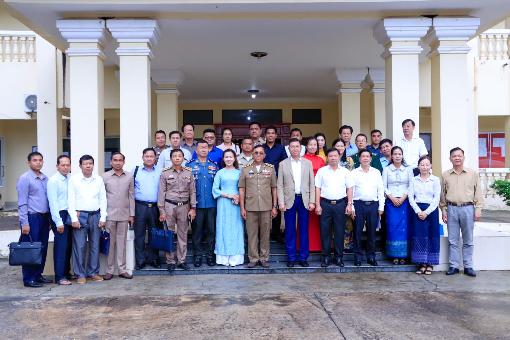 លោក ក្រូច បូរីសីហា អភិបាល នៃគណៈអភិបាលស្រុក បានអញ្ជើញចូលរួមពីធីចុះហត្ថលេខាលើកិច្ចសហប្រតិបត្តិការ នៃការរុករក ការជីកគាស់ និងការធ្វើមាតុភូមិនិវត្តន៍នូវអដ្ឋិធាតុកងទ័ពស្ម័គ្រចិត្ត និងអ្នកជំនាញការ វៀតណាម ដែលពលីកាលពីសម័យសង្គ្រាមនៅកម្ពុជា រវាងគណៈកម្មការជំនាញខេត្តកោះកុង និង គណៈកម្មការជំនាញខេត្តគៀនយ៉ាង នៃសាធារណរដ្ឋសង្គមនិយមវៀតណាម