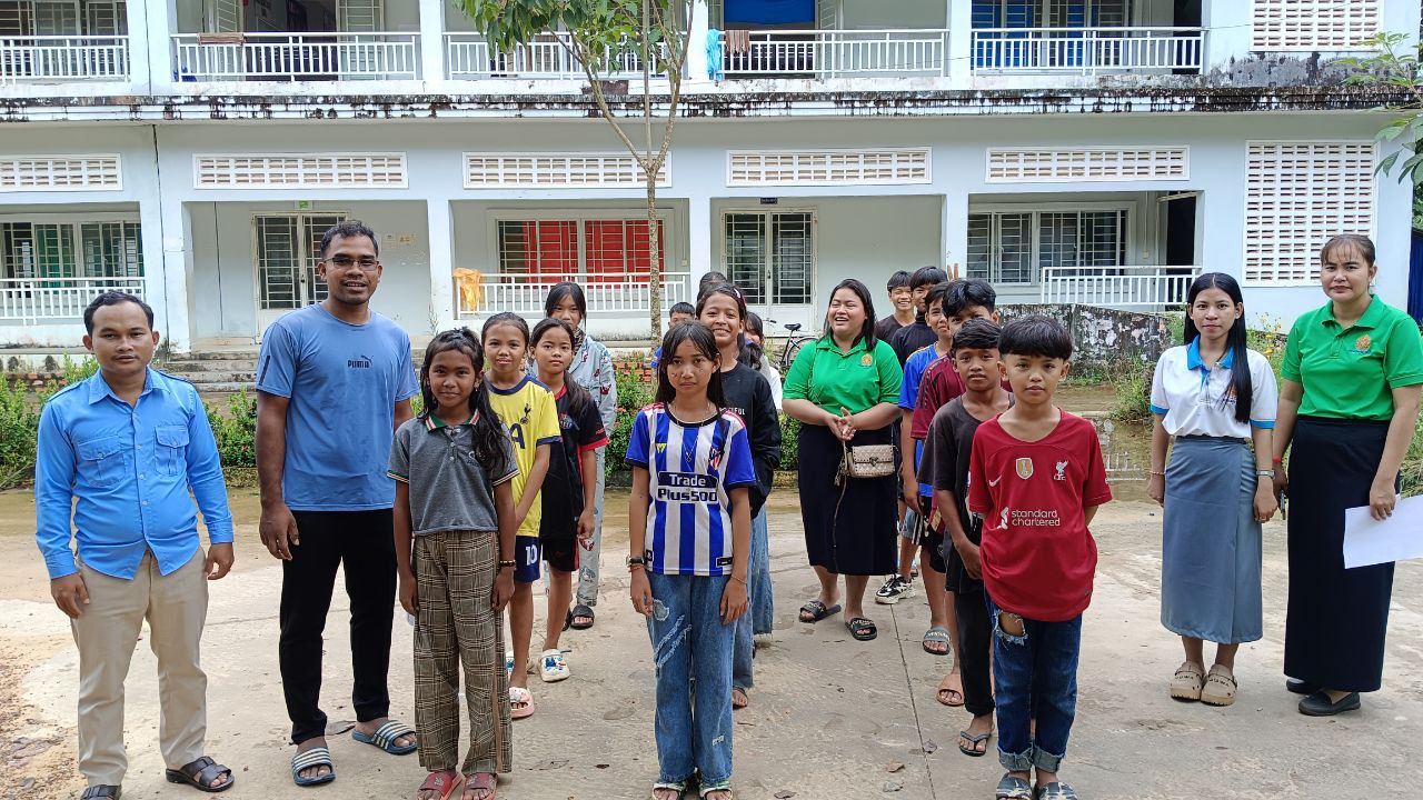 លោក ហួន ណាក់ ជំទប់ទី២ បានដឹកនាំ លោកគ្រូអ្នកគ្រូ រួមជាមួយសិក្សានុសិស្សនៃសាលាបឋម និងអនុវិទ្យាល័យតាតៃ ចុះសំអាតបរិស្ថាន នៅក្នុងបរិវេណផ្លូវក្នុងភូមិ និងផ្លូទៅកាន់វត្តពោធិគីរីមនោរម្យ ហៅវត្តតាតៃភូមិដូង