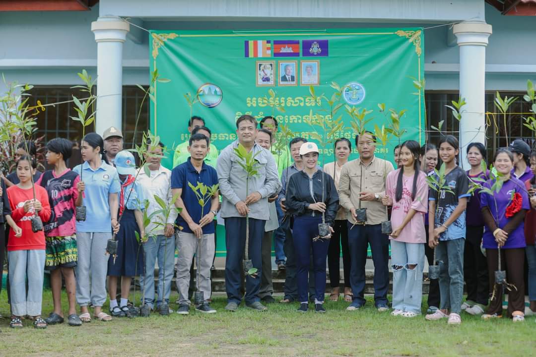 លោកជំទាវ មិថុនា ភូថង អភិបាល នៃគណៈអភិបាលខេត្តកោះកុង បានអញ្ជើញជាអធិបតី ក្នុងពិធីដាំកូនកោងកាង ក្រោមប្រធានបទ “ពន្លកបៃតងលើផ្ទៃដីរេចរិល” ស្ថិតនៅក្នុងដែនជម្រកសត្វព្រៃពាមក្រសោប ក្នុងស្រុកមណ្ឌលសីមា ខេត្តកោះកុង
