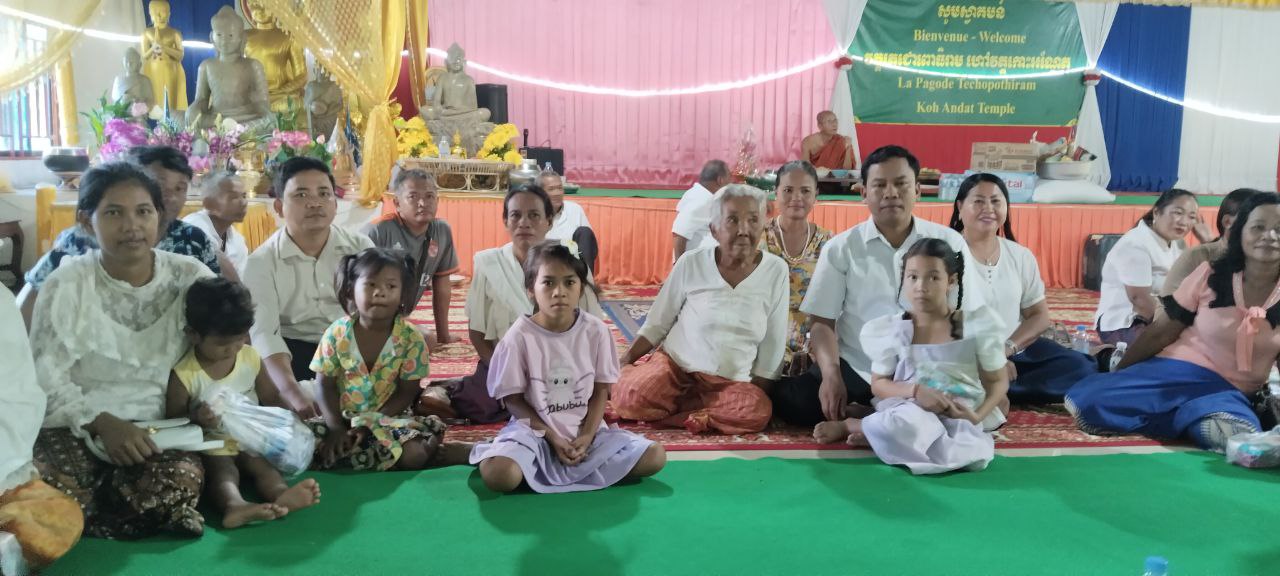 លោក អ៊ូ ឆេនឆៃវិសាន្ដ មេឃុំ បានដឹកនាំលោកស្រី អ៊ុក កន្និកា   ជំទប់ទី១ ឃុំតាតៃក្រោម លោកអនុភូមិកោះអណ្ដែត រួមជាមួយប្រជាពលរដ្ឋ និងពុទ្ធបរិស័ទ ប្រារព្ធពិធីបុណ្យកាន់បិណ្ឌទី៤ នៅវត្តតេជោពោធិរាម (ហៅវត្តកោះអណ្តែត)