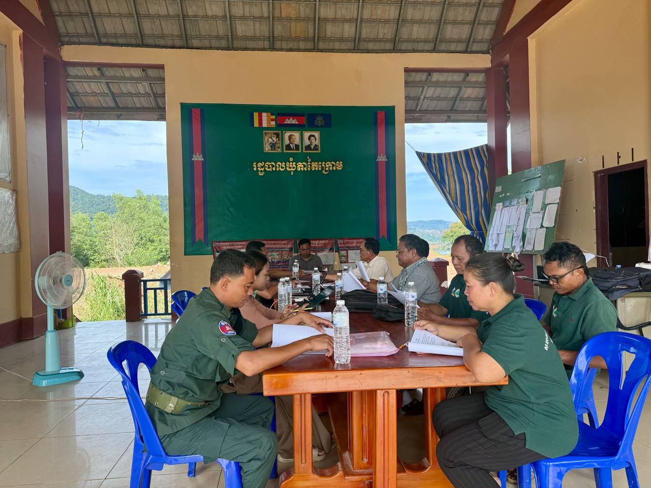 លោក អ៊ូ ឆេនឆៃវិសាន្ដ មេឃុំតាតៃក្រោម បានដឹកនាំកិច្ចប្រជុំពិភាក្សា ការរៀបចំលក្ខន្ដិកៈរបស់គណៈកម្មការសហគមន៍តំបន់ការពារធម្មជាតិតាតៃក្រោម