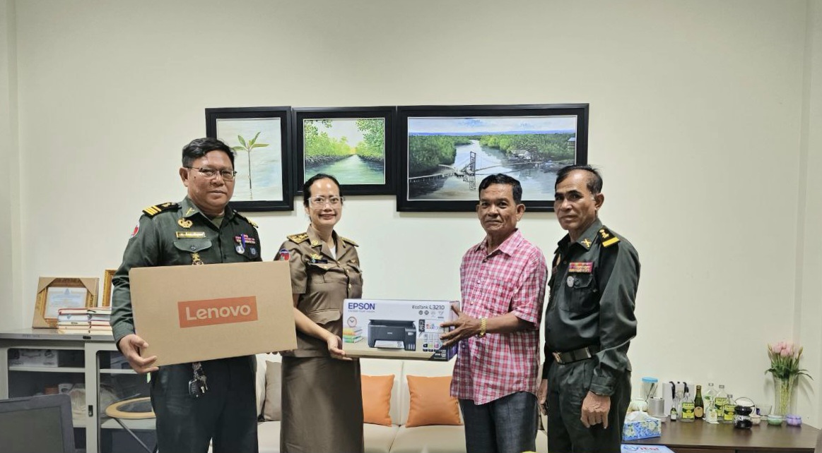 គណៈកម្មាធិការសមាគមអតីតយុទ្ធជនកម្ពុជា ខេត្តកោះកុង សូមថ្លែងអំណរគុណយ៉ាងជ្រាលជ្រៅចពោះលោកស្រី ឈី វ៉ា អភិបាលរង នៃគណអភិបាលខេត្ត ជាអនុប្រធានកិត្តិយសស អ ក ខេត្តកោះកុង ដែលបានឧបត្ថម្ភកុំព្យូទ័រ និងម៉ាស៊ីនព្រីន ផ្តល់ជូនក្រុមលេខាធិការដ្ឋានស អ ក ខេត្តកោះកុង ដើម្បីបម្រេីការងារឱ្យសមាគមអតីតយុទ្ធជនកម្ពុជាខេត្តកោះកុង ស្មើថវិកាចំនួន ៥៦០ដុល្លារ