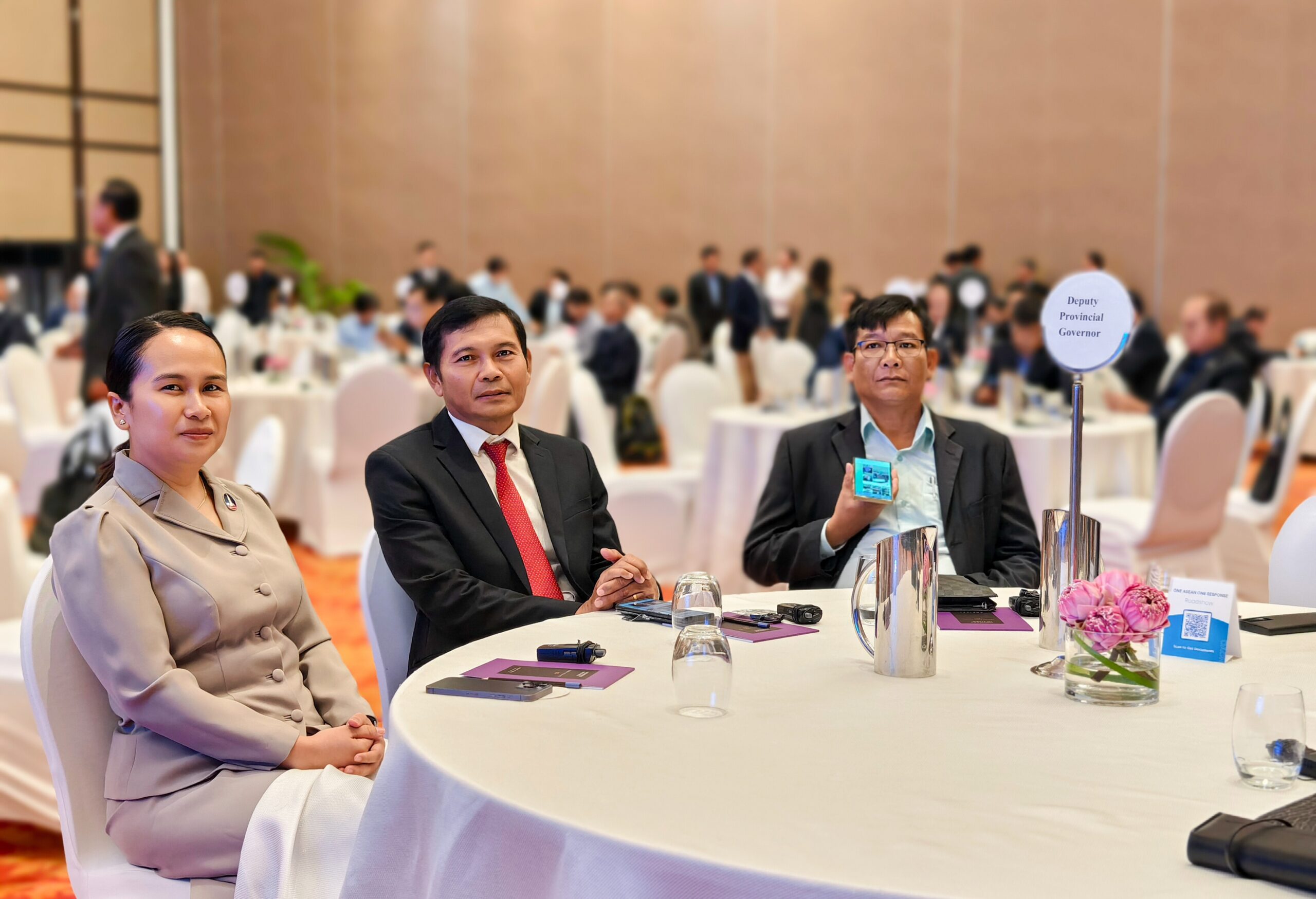 លោកស្រី អុី នារីនេត អភិបាលរង នៃគណៈអភិបាលខេត្តកោះកុង បានអញ្ជើញចូលរួមក្នុងកម្មវិធីបង្ហាញផ្លូវ “អាស៊ានមួយ ការឆ្លើយតបមួយ” នៅព្រះរាជាណាចក្រកម្ពុជា