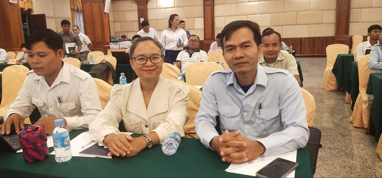 លោកស្រី រិន គន្ធា អភិបាលរងស្រុកមណ្ឌលសីមា និងប្រធានការិយាល័យ អប់រំ យុវជន និងកីឡា ចូលរួមសិក្ខាសាលាស្ដីពីយុទ្ធសាស្ត្រសហគមន៍សាលារៀន លើកទី៣ នៅសណ្ឋាគារអង្គរប៉ារ៉ាឌី ខេត្តសៀមរាប