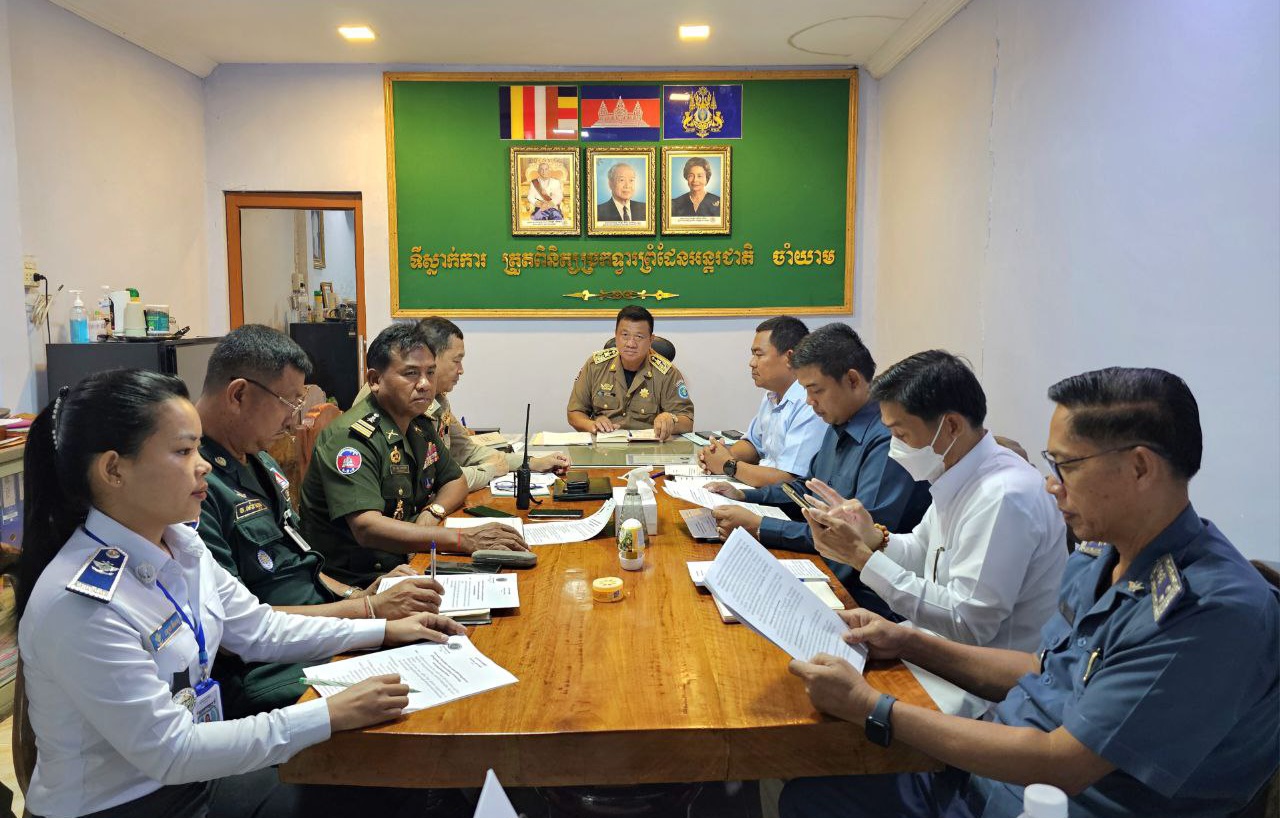 លោក ស្រេង ហុង អភិបាលរង នៃគណៈអភិបាលខេត្តកោះកុង បានអញ្ជើញដឹកនំាកិច្ចប្រជុំ ដើម្បីពង្រឹងការចេញចូល របស់ពលករ នៅច្រកព្រំដែនអន្តរជាតិចាំយាម