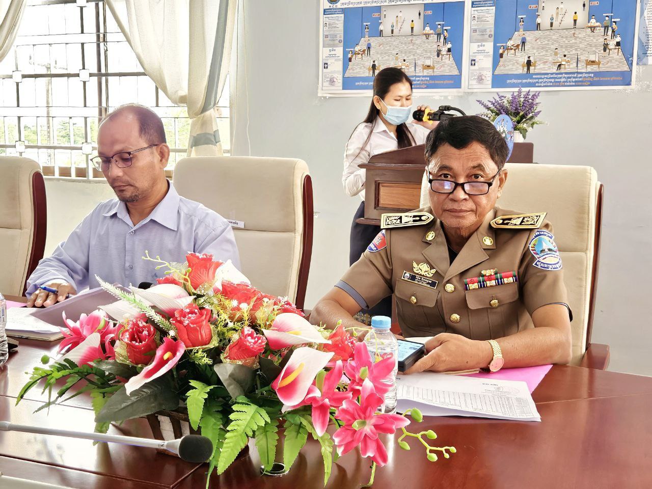 លោក ប៉ែន ប៊ុនឈួយ អភិបាលរងស្រុកមណ្ឌលសីមា បានចូលរួមកិច្ចប្រជុំជាមួយភាគីពាក់ព័ន្ធ ស្ដីពីការចាក់មេក្រូចល័ត ការបិទផ្សាយបញ្ជីបោះឆ្នោតតំបូងនិងការដាក់ ការទទួល និងការដោះស្រាយពាក្យ បណ្ដឹងតវ៉ា និងពាក្យបណ្ដឹងជំទាស់ទាក់ទងនឹងបញ្ជីបោះឆ្នោតដំបូង ឆ្នាំ២០២៤