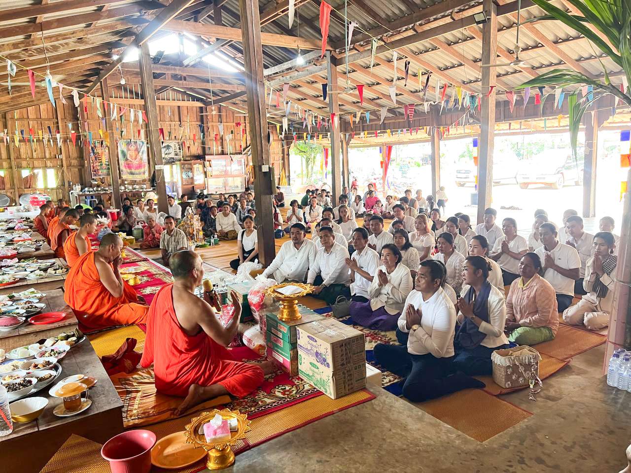 លោកឧត្តមសេនីយ៍ទោ គង់ មនោ ស្នងការនគរបាលខេត្តកោះកុង ដឹកនាំកម្លាំងអញ្ជើញចូលរួមពិធីសូត្រមន្តកាន់បិណ្ឌ នៅវត្តឯក​មន្ត្រី​សិរីមង្គល (ហៅវត្ត​ចំការ​ចេក) ស្ថិតនៅភូមិ​ត្រពាំង​ខ្នារ​ ឃុំតាតៃ​លេី​ ស្រុក​ថ្មបាំង​ ខេត្តកោះកុង
