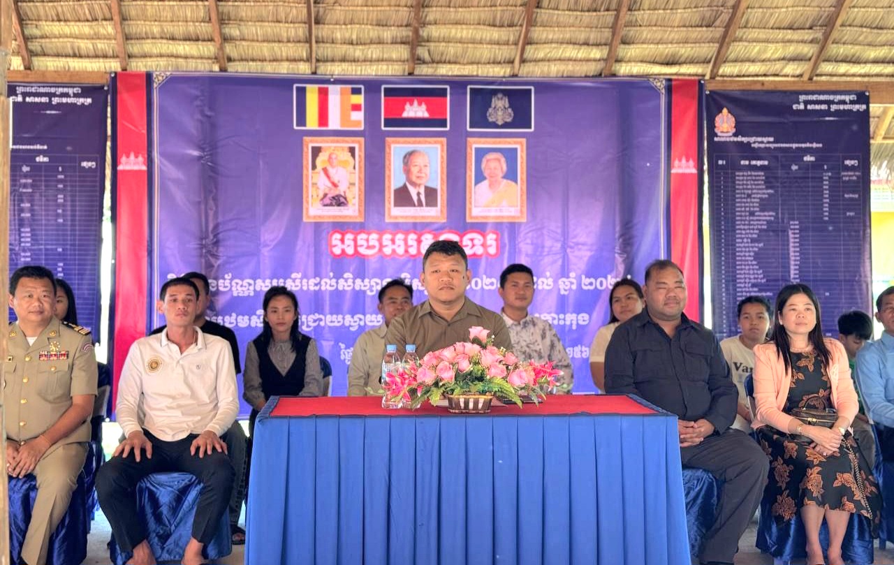 លោកឧត្ដមសេនីយ៍ត្រី មីន រស្មី ស្នងការរងទទួលផែនការងារធនធានមនុស្ស នៃស្នងការដ្ឋាននគរបាលខេត្តកោះកុង បានអញ្ជើញជាអធិបតី ក្នុងពិធីសំណេះសំណាល និងជូនប័ណ្ណសសើរដល់សិស្សានុសិស្ស ឆ្នាំសិក្សា២០២៣-២០២៤ នៅសាលាបឋមសិក្សាជ្រោយស្វាយ