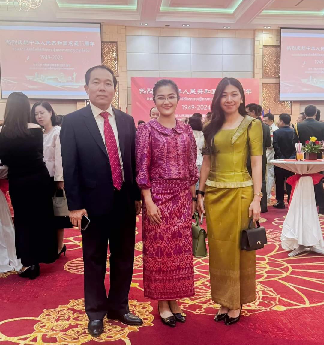 លោកជំទាវ មិថុនា ភូថង អភិបាល នៃគណៈអភិបាលខេត្តកោះកុង បានអញ្ជើញចូលរួមអបអរសាទរ​សាទរ​ខួប​លើក​ទី​៧៥​ (១៩៤៩-២០២៤)​ នៃការបង្កេីតសាធារណៈរដ្ឋប្រជាមានិតចិន