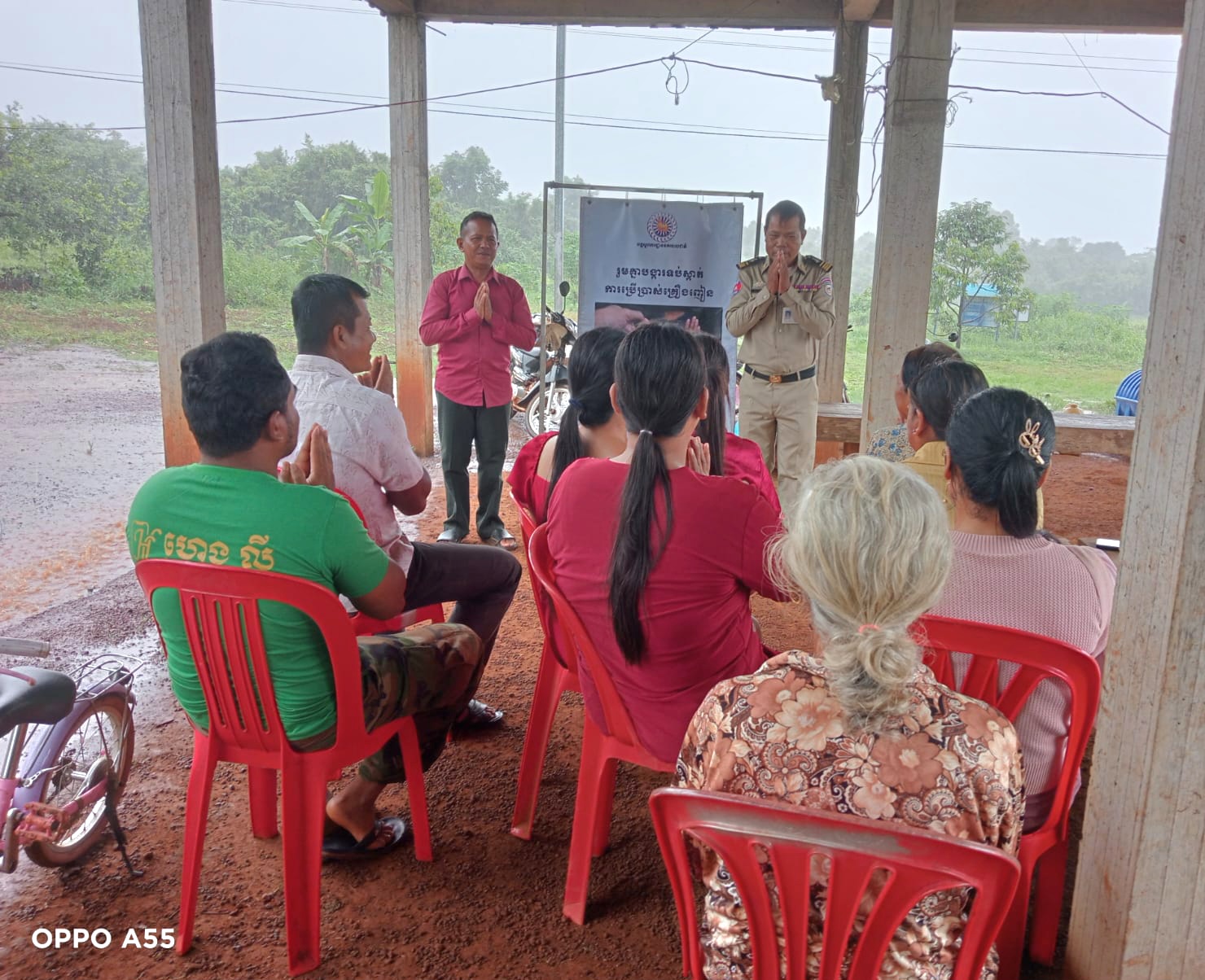 ប៉ុស្តិ៍នគរបាលរដ្ឋបាលឃុំថ្មដូនពៅ បានសហការជាមួយលោកមេភូមិព្រែកស្វាយ បានចុះផ្សព្វផ្សាយគោលនយោបាយភូមិឃុំមានសុវត្ថិភាព និងចុះការពារការិយាល័យចុះឈ្មោះបោះឆ្នោត