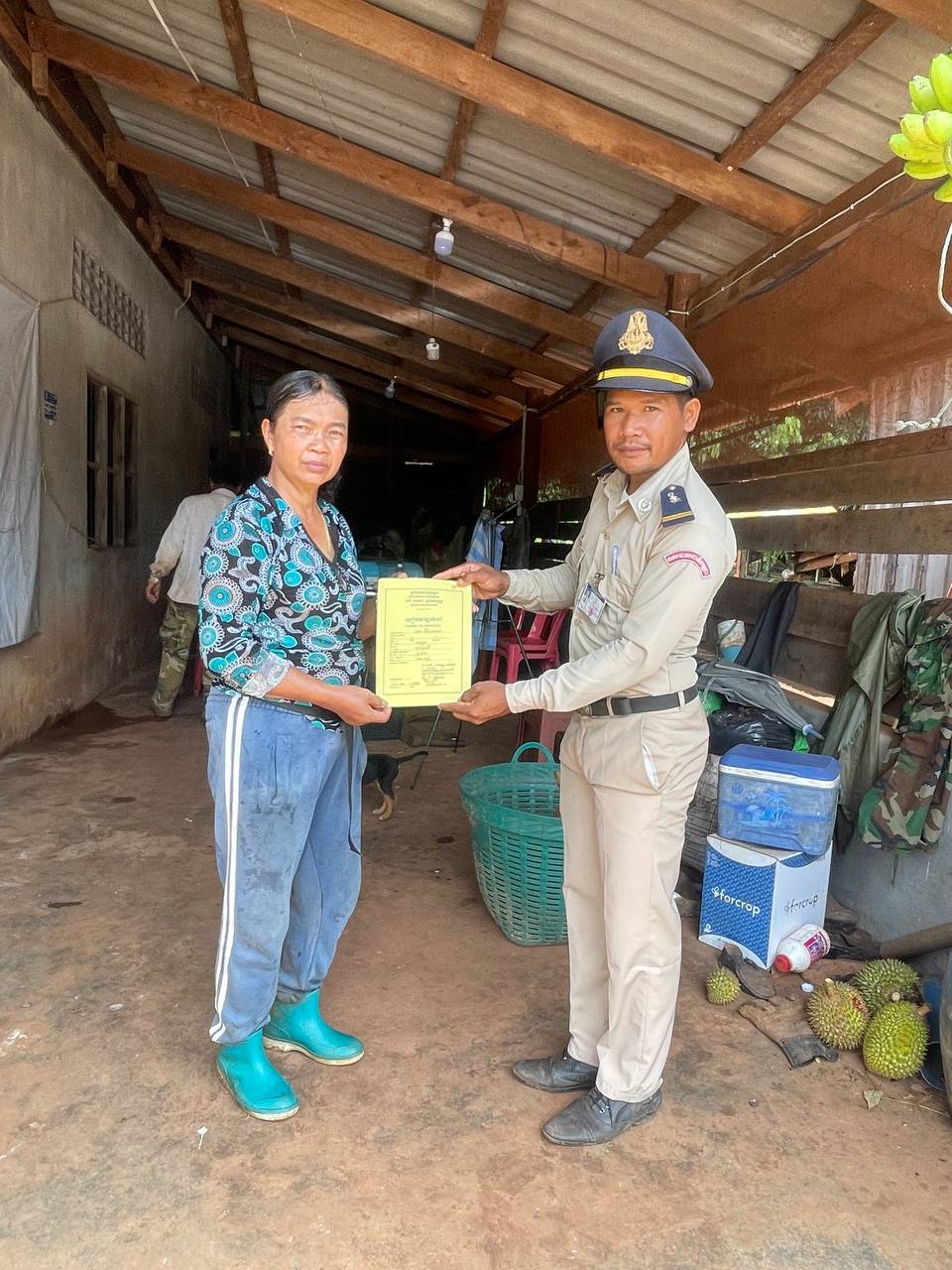 កម្លាំងប៉ុស្តិ៍នគរបាលរដ្ឋបាលតាទៃលើ បានចុះចែក(សៀវភៅស្នាក់នៅ ក ២) ជូនប្រជាពលរដ្ឋចំនួន០២ក្បាល(ថ្មី)០១