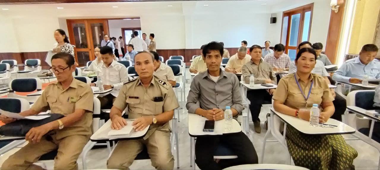 លោក យិន យួត ជំទបទី១ តំណាងឲ្យលោកមេឃុំអណ្តូងទឹក រួមជាមួយក្រុមប្រឹក្សារបស់​គ.ផ.ថ ក្រុមប្រឹក្សាទទួលបន្ទុកកិច្ចការស្ត្រី និងកុមារឃុំ ស្មៀនឃុំ និងជំនួយការហិរញ្ញវត្ថុឃុំ បានអញ្ជើញចូលរួមវគ្គបណ្តុះបណ្តាលស្តីពីការកំណត់មាតិការថវិការ និងលិខិតយុត្តិការចំណាយសម្រាប់ទូទាត់គម្រោងសេវាសង្គមនៅរដ្ឋបាលឃុំ- សង្កាត់ ក្រោមអធិបតីភាពលោកស្រី ឈី វ៉ា អភិបាលរងខេត្ត តំណាងឲ្យលោកជំទាវ មិថុនា ភូថង អភិបាល នៃគណៈអភិបាលខេត្ត