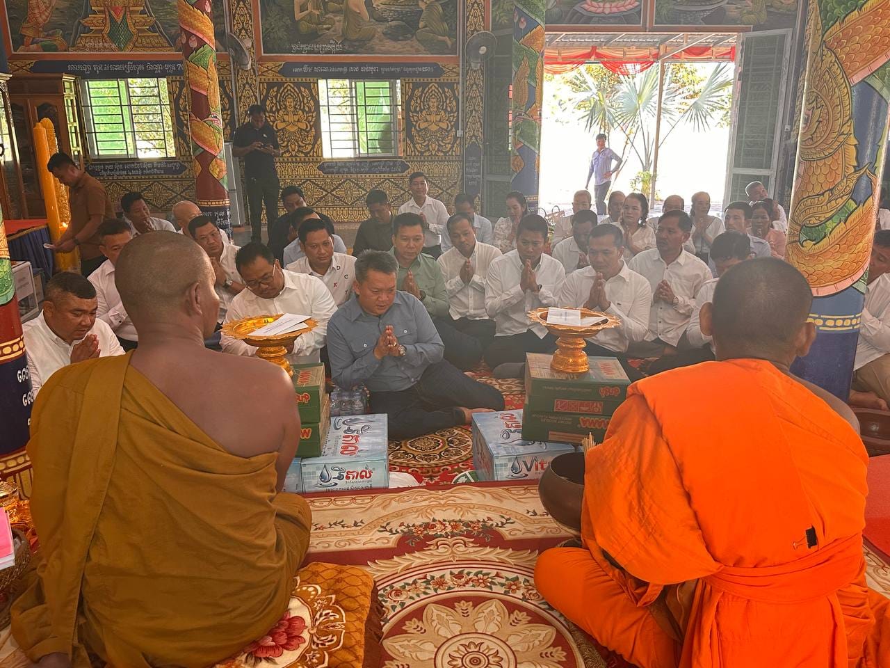 លោក វ៉ន វ៉ាត មេឃុំតានូន បានដឹកនាំសមាជិកក្រុមប្រឹក្សាឃុំ មេភូមិទាំងបួន ចូលរួមអមដំណើរ ឯកឧត្តម ចៅ ភិរិទ្ធ ប្រធានក្រុមការងាររាជរដ្ឋាភិបាលចុះមូលដ្ឋានឃុំតានូន និងមានការអញ្ជើញចូលរួមពីលោក លោកស្រី ប្រធាន អនុ សមាជិក ក្រុមការងារថ្នាក់កណ្ដាល ស្រុក ឃុំ ចូលរួមកាន់វេនបិណ្ឌទី៩ ជាមួយពុទ្ធបរិស័ទចំណុះជើង នៅវត្តប្រជារដ្ឋកំសាន្ដឋានសួគ៌ ស្ថិតនៅភូមិទួលពោធិ៍ និងវត្តសុវណ្ណតេជោ(វត្តភ្នំប្រជៀវ) ស្ថិតនៅភូមិព្រែកខ្យង ឃុំតានូន