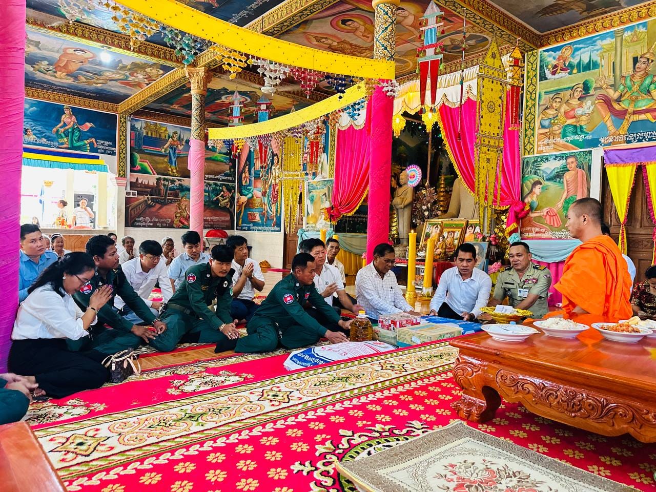 លោក ខេង សំខាន់ អភិបាលរង តំណាង លោក ក្រូច បូរីសីហា អភិបាលស្រុក បានដឹកនាំមន្រ្តីរាជការនៃរដ្ឋបាលសាលាស្រុកបូទុមសាគរ ចូលរួមកាន់វេនបិណ្ឌទី៨ជាមួយពុទ្ធបរិស័ទចំណុះជើងវត្តគិរីសាគរ ហៅវត្តចម្លងគោ ស្ថិតក្នុងភូមិចម្លងគោ ឃុំថ្មស