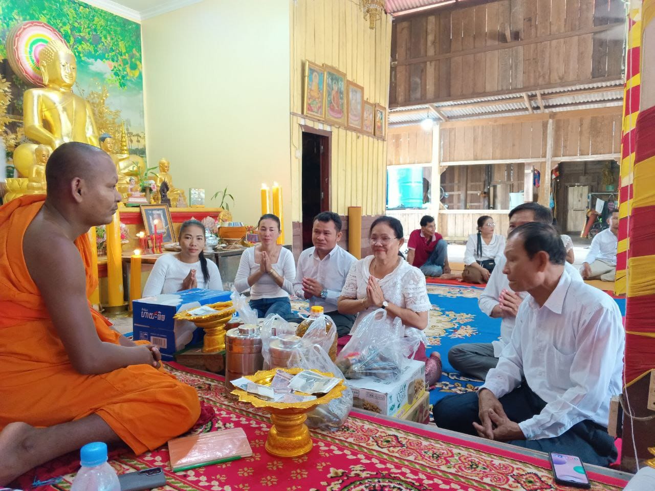 លោកស្រី គ្រី សោភ័ណ ប្រធានក្រុមប្រឹក្សាស្រុក និងសមាជិកក្រុមប្រឹក្សាស្រុក លោក នៅ វុទ្ធី នាយករដ្ឋបាលសាលាស្រុក បានដឹកនាំមន្រ្តីរាជការនៃរដ្ឋបាលសាលាស្រុកបូទុមសាគរ ចូលរួមកាន់វេនបិណ្ឌទី៥ ជាមួយពុទ្ធបរិស័ទចំណុះជើងវត្តសុវណ្ណតេជោ ហៅវត្តភ្នំប្រជៀវ ស្ថិតនៅភូមិព្រែកខ្យង ឃុំតានូន