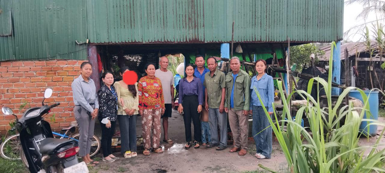លោកស្រី សាត សុវណ្ណរ៉េត ប្រធានការិយាល័យសង្គមកិច្ច និងសុខុមាលភាពសង្គម និង កញ្ញា ញ៉ាញ់ ចន្ថា .មន្ត្រីកិច្ចសន្យា បានចូលរួមសួរសុខទុក្ខជនរងគ្រោះដែលបានធ្វើសមារណកម្មយុវនារីដែលបានរស់នៅអង្គកាមេត្រីអន្តរជាតិ មកនៅ ជាមួយក្រុមគ្រួសារវិញ ឈ្មោះ ស.ច ភេទស្រី អាយុ១៨ ឆ្នាំ មានអាស័យដ្ឋាននៅឃុំកណ្តោល ស្រុកបូទុមសាគរខេត្តកោះកុង