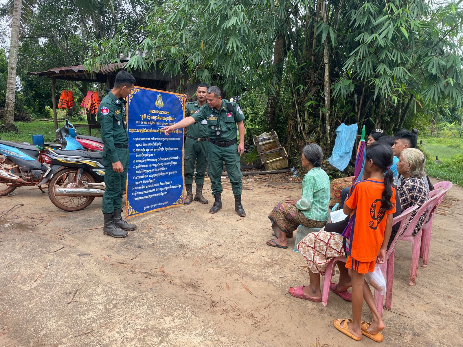 កម្លាំងប៉ុស្តិ៍នគរបាលរដ្ឋបាលឃុំជីផាត បានចុះល្បាតក្នុងមូលដ្ឋានបានចុះផ្សាព្វផ្សាយគោលនយោបាយភូមិឃុំមានសុវត្ថិភាពទាំង៧ចំនុចនិងការពារការិយាល័យចុះឈ្មោះបោះឆ្នោត